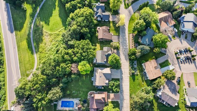 1434 Eastlake Drive, Chaska, MN 55318