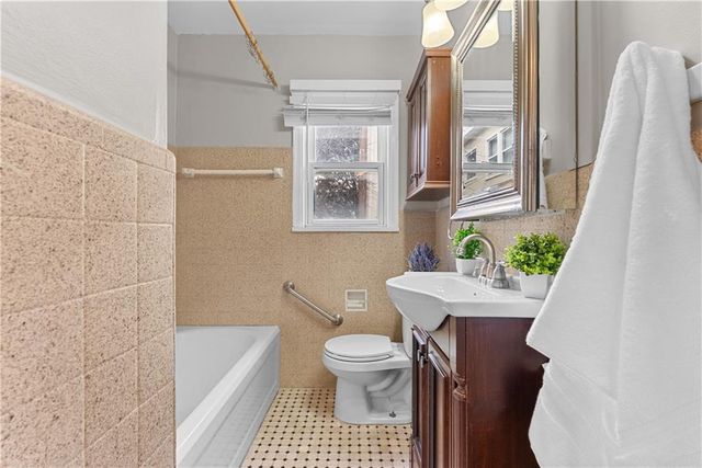 4942 Walnut Street 2 South, Kansas City, MO 64112