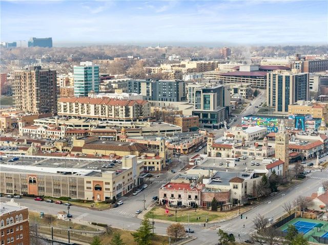 4942 Walnut Street 2 South, Kansas City, MO 64112