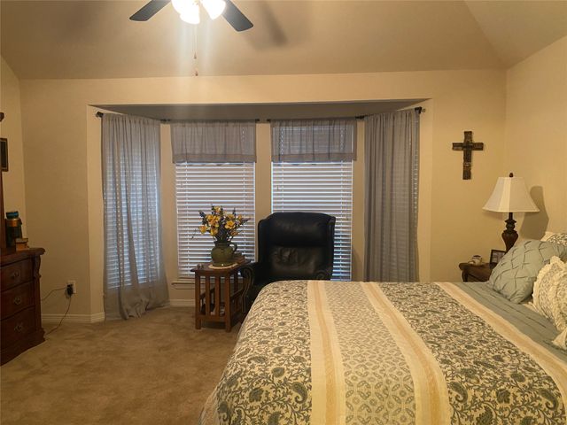 2250 Kaitlyn Drive, Weatherford, TX 76087