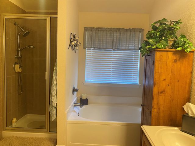 2250 Kaitlyn Drive, Weatherford, TX 76087