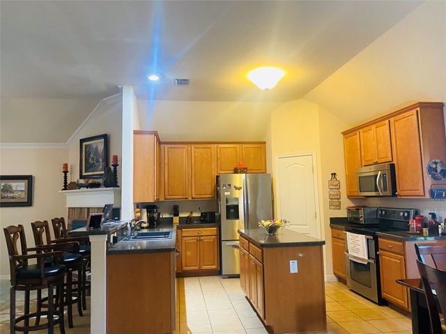 2250 Kaitlyn Drive, Weatherford, TX 76087