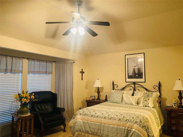 2250 Kaitlyn Drive, Weatherford, TX 76087