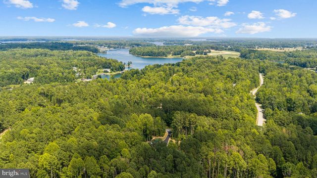1098 LAKE FOREST DR, Mineral, VA 23117