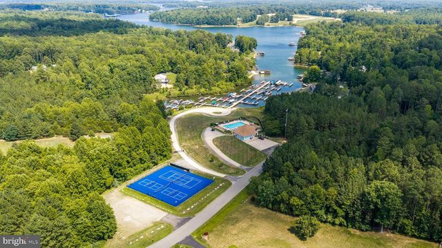 1098 LAKE FOREST DR, Mineral, VA 23117