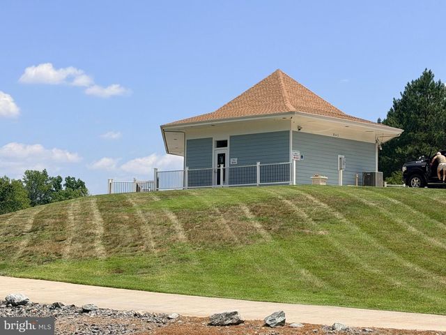 1098 LAKE FOREST DR, Mineral, VA 23117