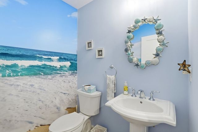 33 Farm Rd, Plymouth, MA 02360