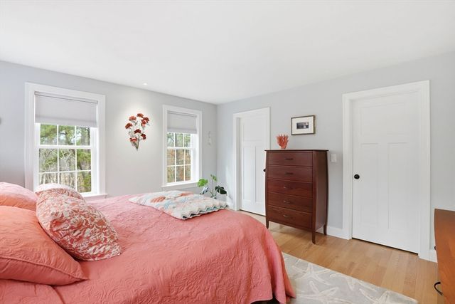 33 Farm Rd, Plymouth, MA 02360