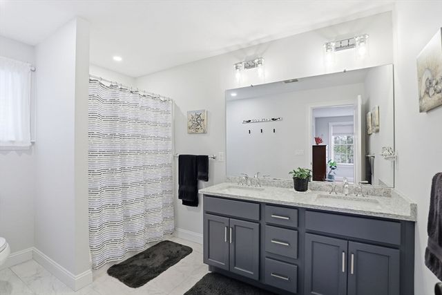33 Farm Rd, Plymouth, MA 02360