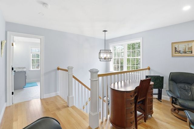 33 Farm Rd, Plymouth, MA 02360