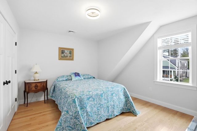 33 Farm Rd, Plymouth, MA 02360