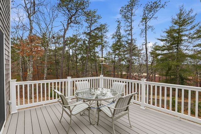 33 Farm Rd, Plymouth, MA 02360
