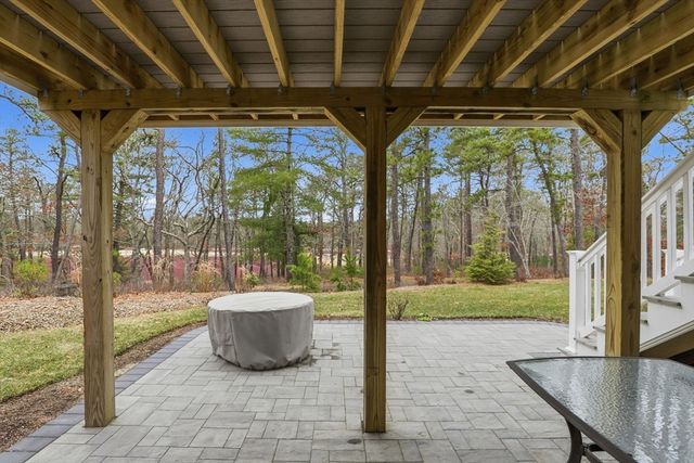 33 Farm Rd, Plymouth, MA 02360