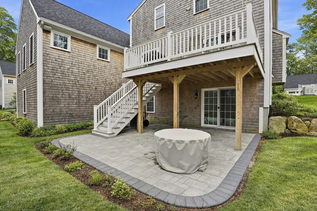 33 Farm Rd, Plymouth, MA 02360