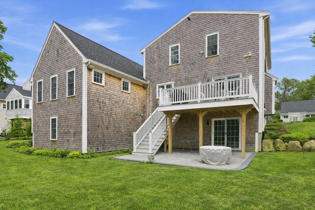 33 Farm Rd, Plymouth, MA 02360