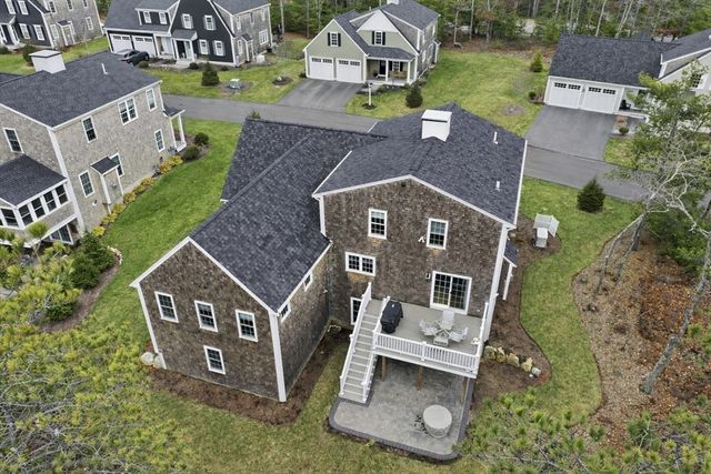 33 Farm Rd, Plymouth, MA 02360