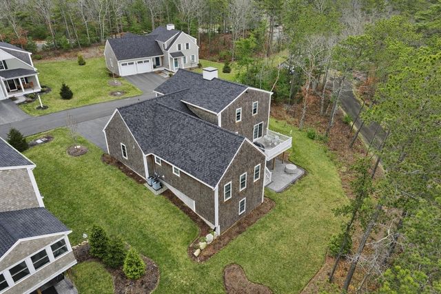 33 Farm Rd, Plymouth, MA 02360