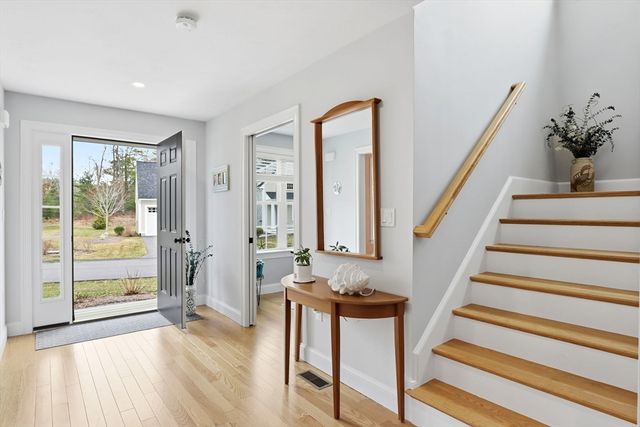 33 Farm Rd, Plymouth, MA 02360
