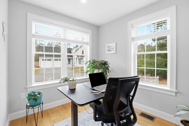 33 Farm Rd, Plymouth, MA 02360