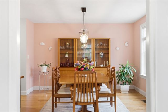 33 Farm Rd, Plymouth, MA 02360