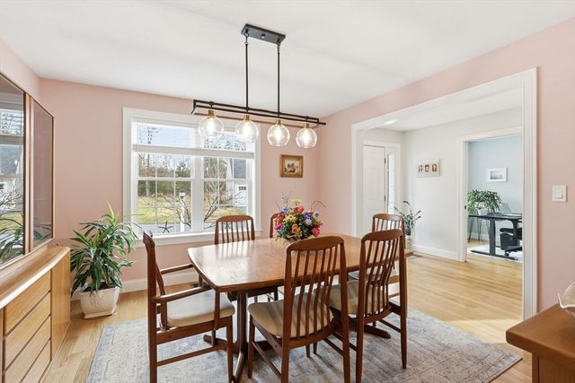 33 Farm Rd, Plymouth, MA 02360