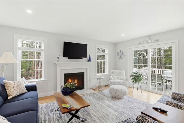 33 Farm Rd, Plymouth, MA 02360