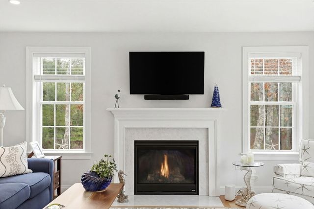 33 Farm Rd, Plymouth, MA 02360