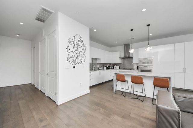 4521 San Felipe Street 1904, Houston, TX 77027