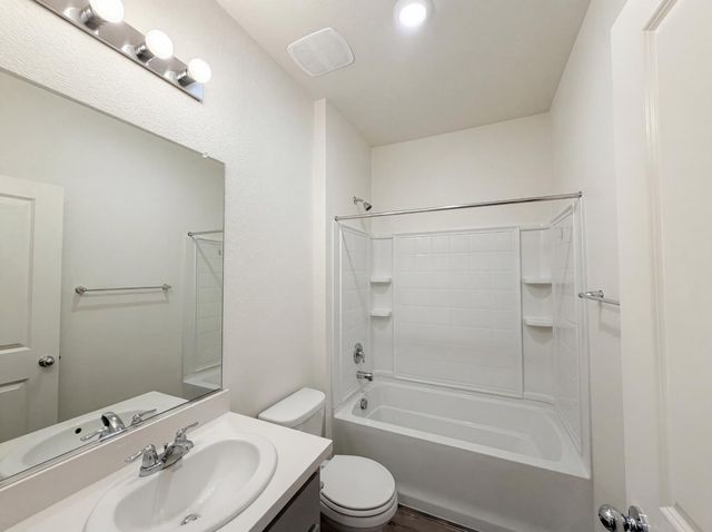 15385 Trolley St, Lathrop, CA 95330