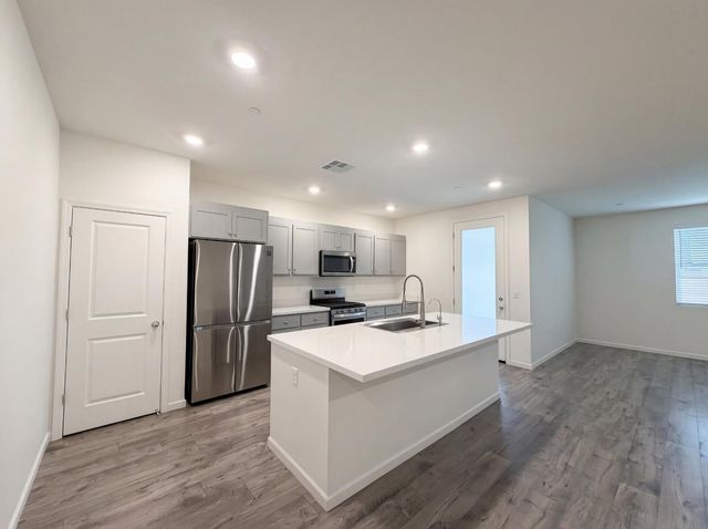 15385 Trolley St, Lathrop, CA 95330