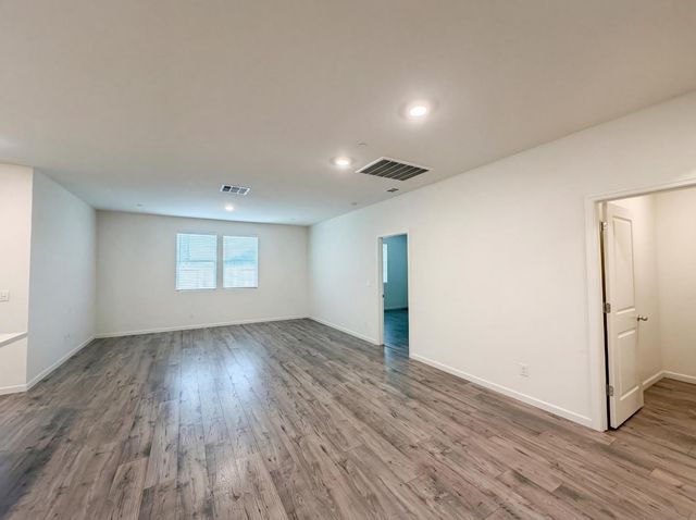 15385 Trolley St, Lathrop, CA 95330