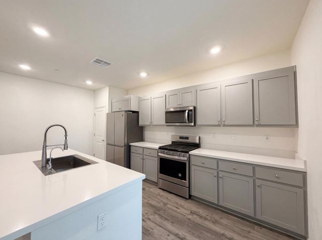 15385 Trolley St, Lathrop, CA 95330