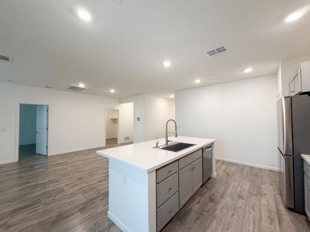 15385 Trolley St, Lathrop, CA 95330