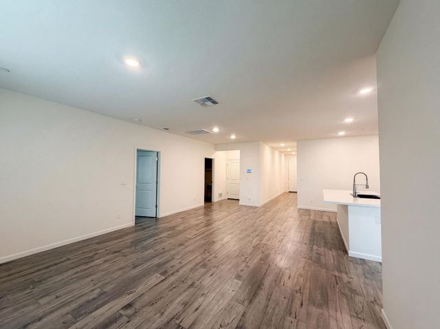 15385 Trolley St, Lathrop, CA 95330