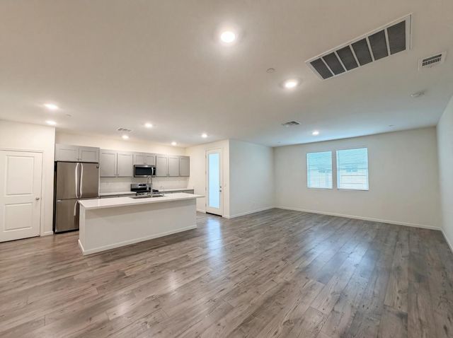 15385 Trolley St, Lathrop, CA 95330