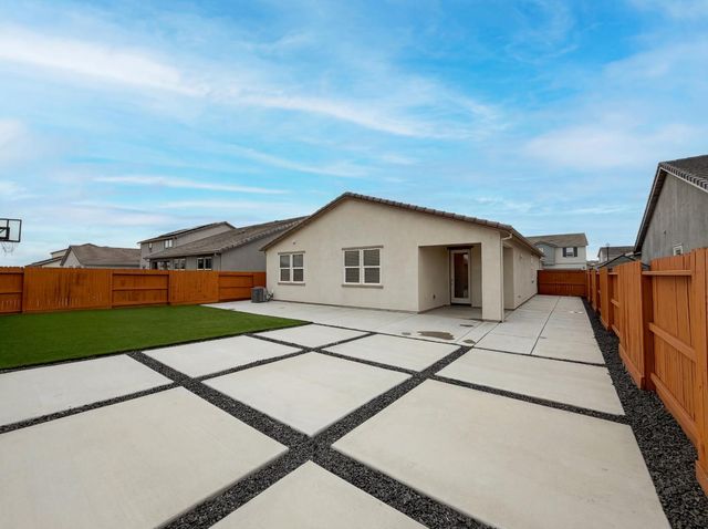 15385 Trolley St, Lathrop, CA 95330
