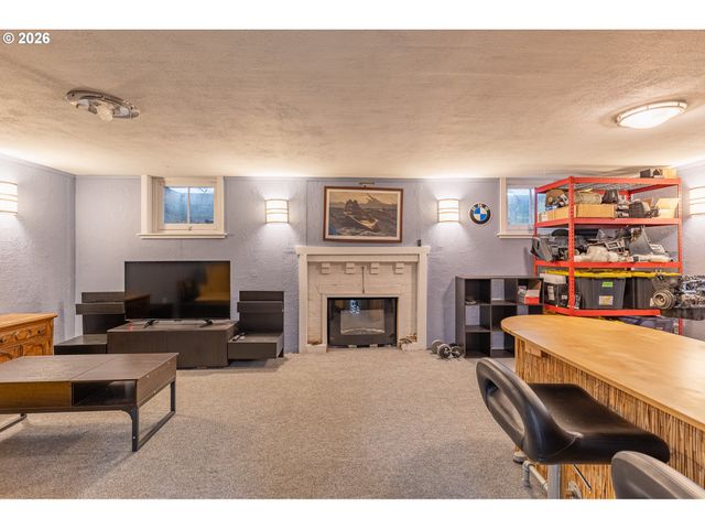 690 ELECTRIC Ave Se, Salem, OR 97302