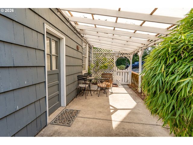 690 ELECTRIC Ave Se, Salem, OR 97302