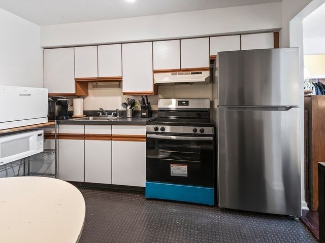 10 Roberts 12, Somerville, MA 02145