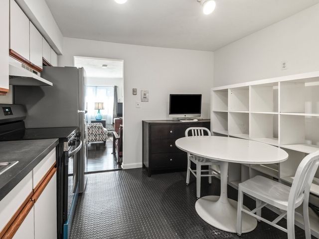 10 Roberts 12, Somerville, MA 02145
