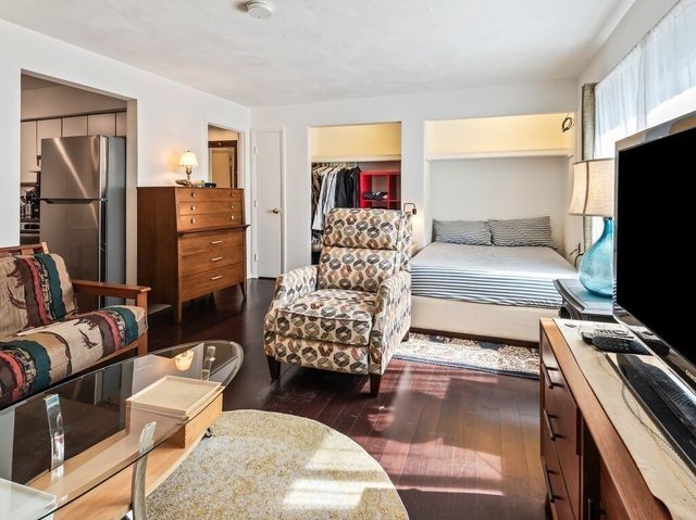 10 Roberts 12, Somerville, MA 02145