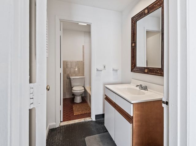 10 Roberts 12, Somerville, MA 02145
