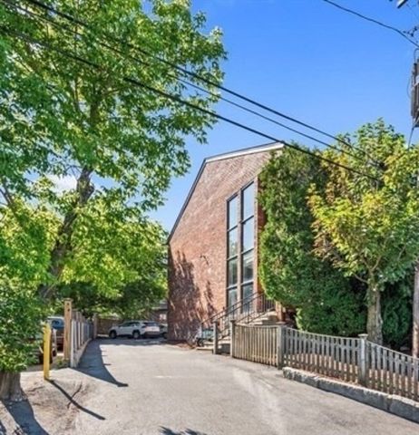 10 Roberts 12, Somerville, MA 02145