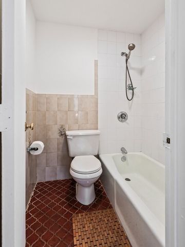 10 Roberts 12, Somerville, MA 02145