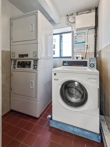 10 Roberts 12, Somerville, MA 02145
