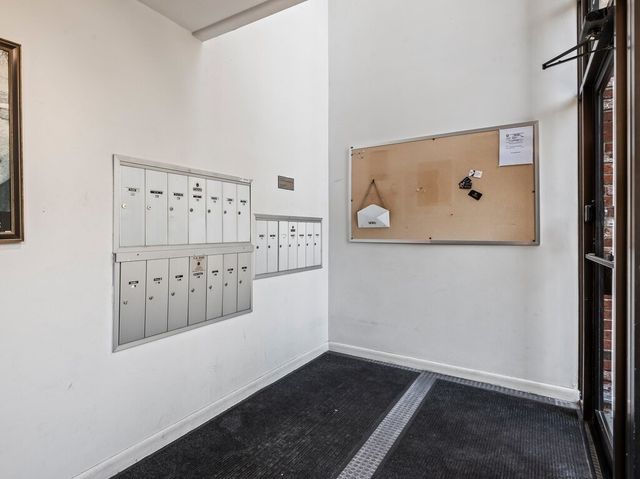 10 Roberts 12, Somerville, MA 02145