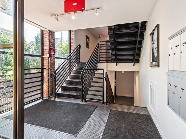 10 Roberts 12, Somerville, MA 02145