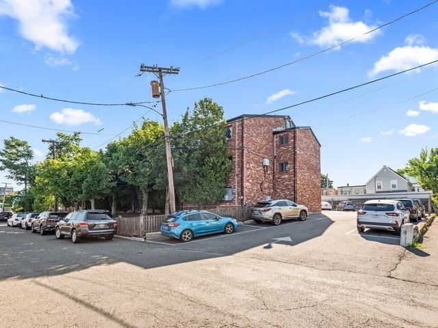 10 Roberts 12, Somerville, MA 02145