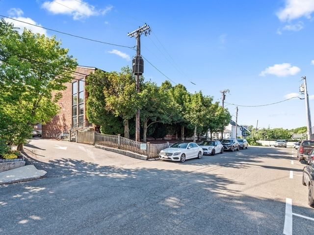 10 Roberts 12, Somerville, MA 02145