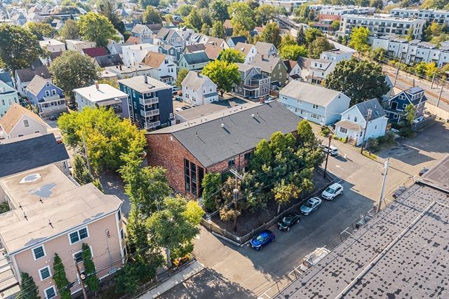 10 Roberts 12, Somerville, MA 02145